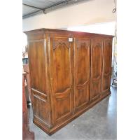 oude houten kledingkast vv 4 deuren afm 270x68x200cm, deels gedemonteerd, mogelijks incompleet, licht beschadigd